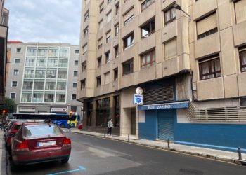 El entorno vecinal del detenido por la violación de Somió: un piso con mucho «movimiento» y una calle con presencia habitual de Policía