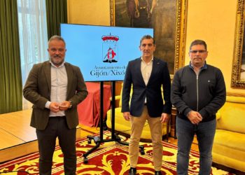 El Ayuntamiento lanza un nuevo programa de becas para jóvenes deportistas en colaboración con Fundación Caja Rural de Gijón