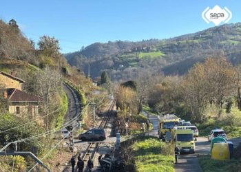 Un hombre pierde la vida en Langreo tras ser arrollado por un tren de pasajeros en un paso a nivel
