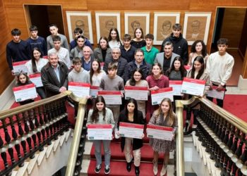 27 jóvenes recogen sus becas deportivas gracias a la colaboración entre el PDM y Fundación Caja Rural de Gijón