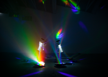 Arte y ciencia se juntan de la mano en LABoral para crear arcoíris sintéticos