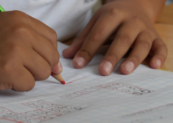 CSIF denuncia un «ERE en cubierto» y la eliminación de 1.100 plazas docentes en Asturias en los últimos tres años