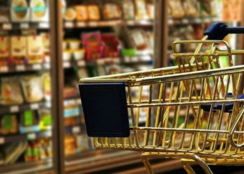 El puente se acerca, la despensa se vacía… ¿Qué supermercados abrirán este viernes en Asturias?