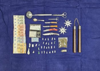 Narcos y ‘ninjas’: un operativo policial incauta en Avilés drogas, dinero, navajas… ‘Nunchakus’ y estrellas ‘shuriken’