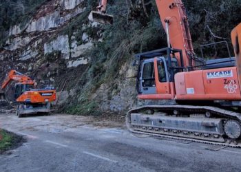 Fomento confía en reabrir al tráfico la AS-227 este viernes, habilitando un carril de paso alternativo