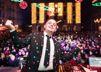 ¿Comer las doce uvas en la plaza Mayor de Gijón? Un año más, será posible, sencillo… ¡Y con fiesta de fondo!