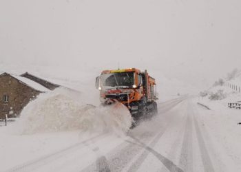 Activadas 866 quitanieves y 157.256 toneladas de sal por nevadas en cinco comunidades, incluida Asturias