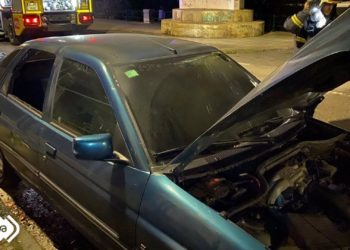 Arden un camión en Llanes y un coche en Sama de Langreo durante la noche