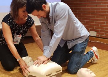 Salvar vidas, la asignatura optativa (aunque esencial) que se está abriendo paso en las aulas de Gijón
