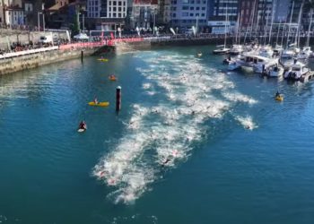 Voluntad, trajes de baño y un ligero adelanto en la hora: todo listo en Gijón para la Travesía de Navidad