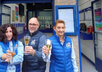 Alegría y una lluvia de euros: lo que la Lotería de Navidad deja en Asturias