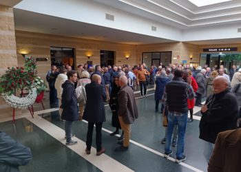 El economista David M. Rivas recibe una multitudinaria y emotiva despedida de la sociedad asturiana