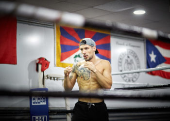 Joel Álvarez sólo necesitó un asalto para tumbar en casa al estadounidense Klose