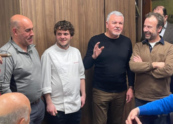 «Es una persona muy vinculada a Gijón»: Nacho Manzano recibe el reconocimiento de la sociedad gastronómica La Andecha