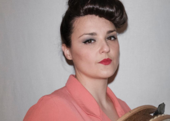 «Yá-y tocaba a la pandereta, por derechu propiu, vivir esti procesu de revitalización», apunta Leticia Baselgas