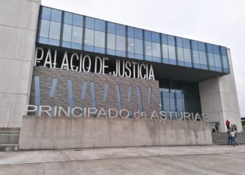 La Fiscalía pide cinco años a un joven por tocar y besar sin consentimiento a una menor de 13