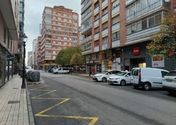 Barcia insiste en la modificación de la parada de taxis de Emilio Tuya