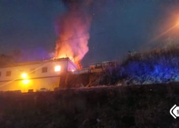 Susto en Siero: un incendio arrasa una vivienda en Curuxona