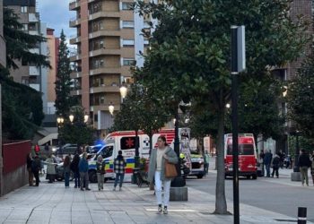 Un hombre de 91 años fallece al ser atropellado en Oviedo al acelerarse un coche aparcado