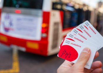 Izquierda Unida solicita al Ayuntamiento de Gijón que facilite el acceso a la tarjeta social de EMTUSA