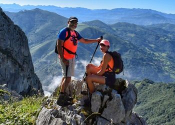 De las aguas del Cantábrico a las cumbres de la región: el viaje de Chus y Carlota que ha dado forma a Hiking Asturias