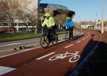 Villoria defiende el trazado del carril bici de El Molinón frente a las críticas de IU: «Los giros son los que hay»
