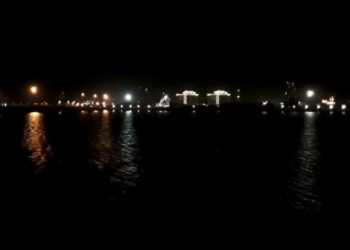 VÍDEO | Así dieron la bienvenida al nuevo año los buques mercantes amarrados en El Musel