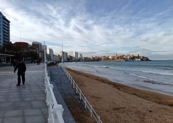 Gijón y Asturias se hielan: «Me acabo de comprar un jersey porque me moría de frío»