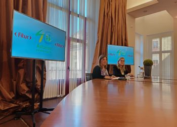 «Es la marca con la que nos conocen»: el logo conmemorativo de los 40 años del ‘Asturias, Paraíso Natural’ protagoniza el stand asturiano en FITUR