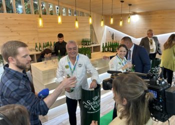 Cómo La Montera Picona está popularizando el escanciado y la Cultura Sidrera Asturiana