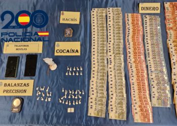 Dos detenidos por vender droga en un establecimiento hostelero de Pumarín