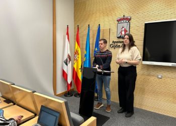 «El objetivo de Foro y PP no es garantizar el acceso a la vivienda en Xixón; es transferir recursos públicos a las constructoras», afirma Suárez Llana