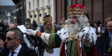 «Los neños pidiéronnos que tengamos un recuerdu pa colos afeutaos poles enllenes», rescampla Melchor