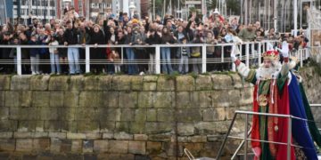Un recorrido inolvidable por todo el Puerto Deportivo: los Reyes Magos ya están en Gijón
