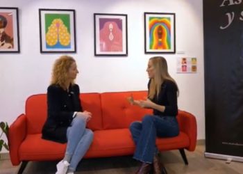 Las ilustraciones de Verónica Grech inundan el Espacio Matadero de Oviedo: «Maravillarnos de lo que hace la IA es absurdo»