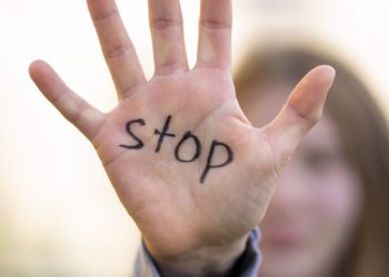 Suspendido en Vegadeo un profesor tras varias denuncias de alumnas por acoso sexual