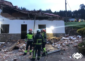 Un derrumbe en una vivienda de Gozón deja 12 heridos, uno de ellos, una menor, grave