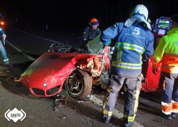 Un accidente en Mieres obliga a excarcelar a los dos conductores, que presentan pronóstico grave y reservado