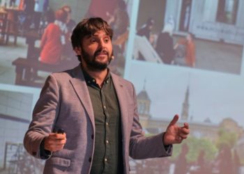 La polémica continúa en LABoral: dimiten tres miembros de la Comisión Científica tras el cese de Pablo de Soto