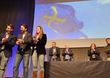 «Sed vosotros mismos, nunca tengáis miedo y miremos al futuro», clama Andrés Ruiz, nuevo presidente del PP de Gijón