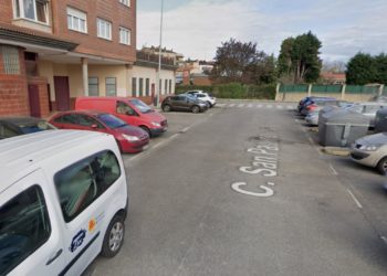 Una joven semidesnuda y con hematomas es hallada en un coche estacionado en la calle San Paulino