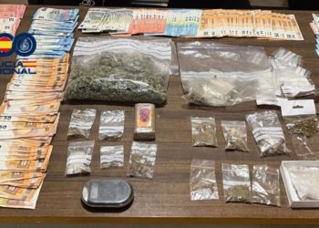 La Policía Nacional desmantela un punto de venta de drogas en un local hostelero clausurado de La Arena