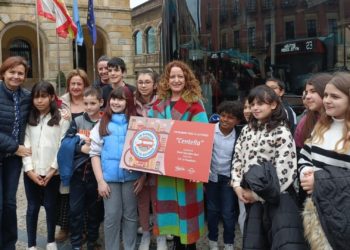 ‘Centella’, ‘ElectroBús’, ‘Verdín’… Los nombre con los que los niños de Gijón han bautizado la flota eléctrica de EMTUSA