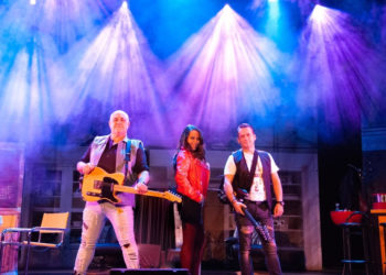 El musical ‘Memorables décadas’ llega a Gijón con las canciones de los 60, 70 y 80: «El público recibe una inyección de optimismo»