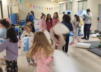 ¡A almohadazo limpio!: el Montevil celebra su primera ‘pijamada’