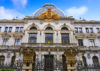 Las fallas del sistema de dependencia en Asturias: a la cola en listas de espera y financiación