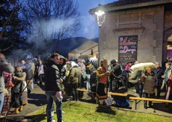 Ni la lluvia ni el barro pueden con la folixa en La Benéfica