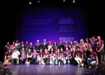 «Hagamos de Asturias un dique de contención contra el machismo y la involución», reivindica Barbón