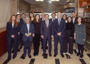 La nueva Junta Directiva del Colegio de Médicos de Asturias toma posesión de sus cargos