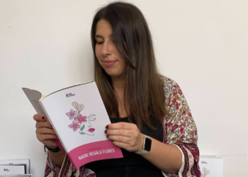 Rocío García Vijande busca «acercar la poesía a la gente» con su primer libro ‘Nadie regala flores’